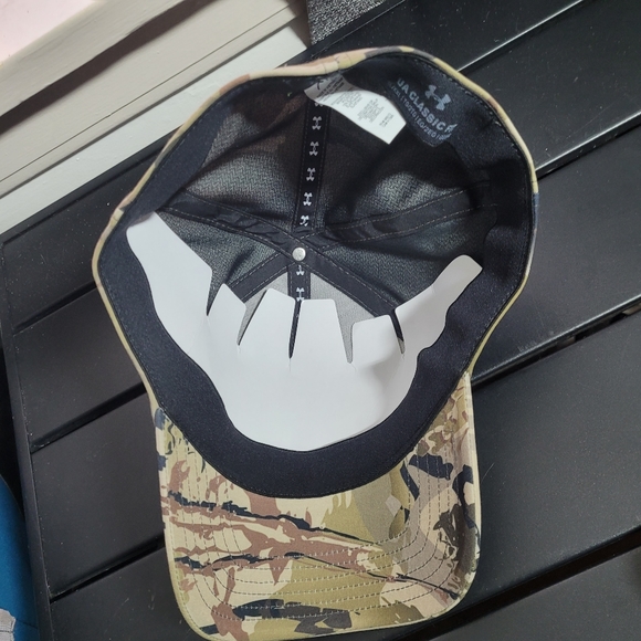 2FOR$40 Under Armour fitted camo ballcap - Picture 2 of 6